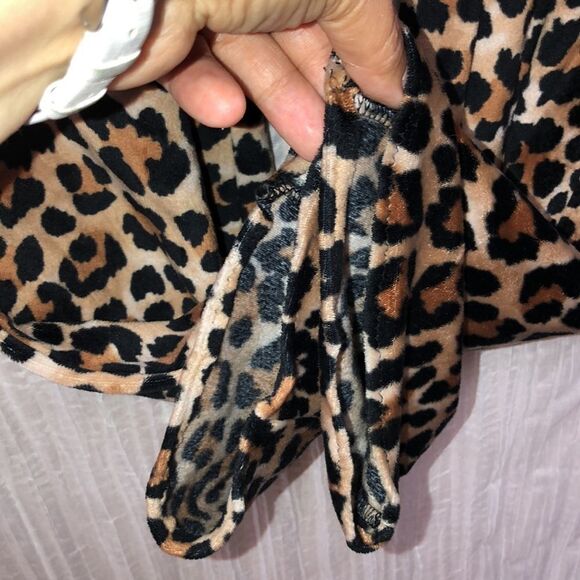 Secret Treasures M Sleepwear Lounge Velour Leopard Print Top & Bottom Set - Picture 13 of 17